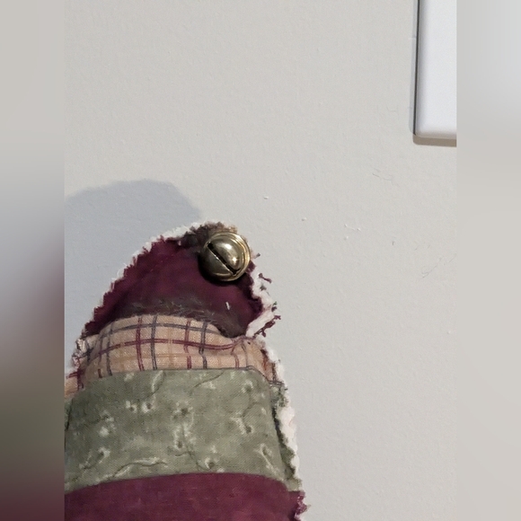 Festive Patchwork Santa Throw  Star Pillow. Patchwork. Rustic Decor. EUC. 18". - Picture 6 of 13